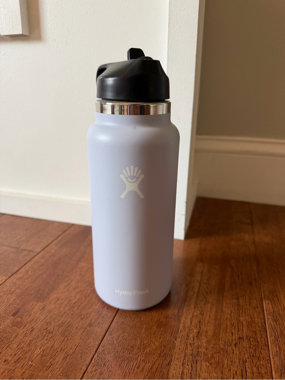 Hydro Flask Light Lavender Bottle with Black Flip Lid 32oz